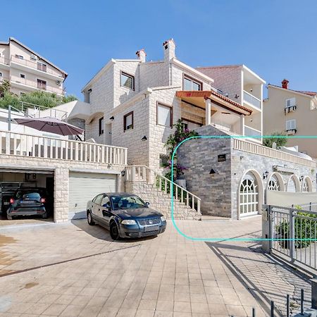 Apartments With Pool Vrdoljak Omiš Exterior foto