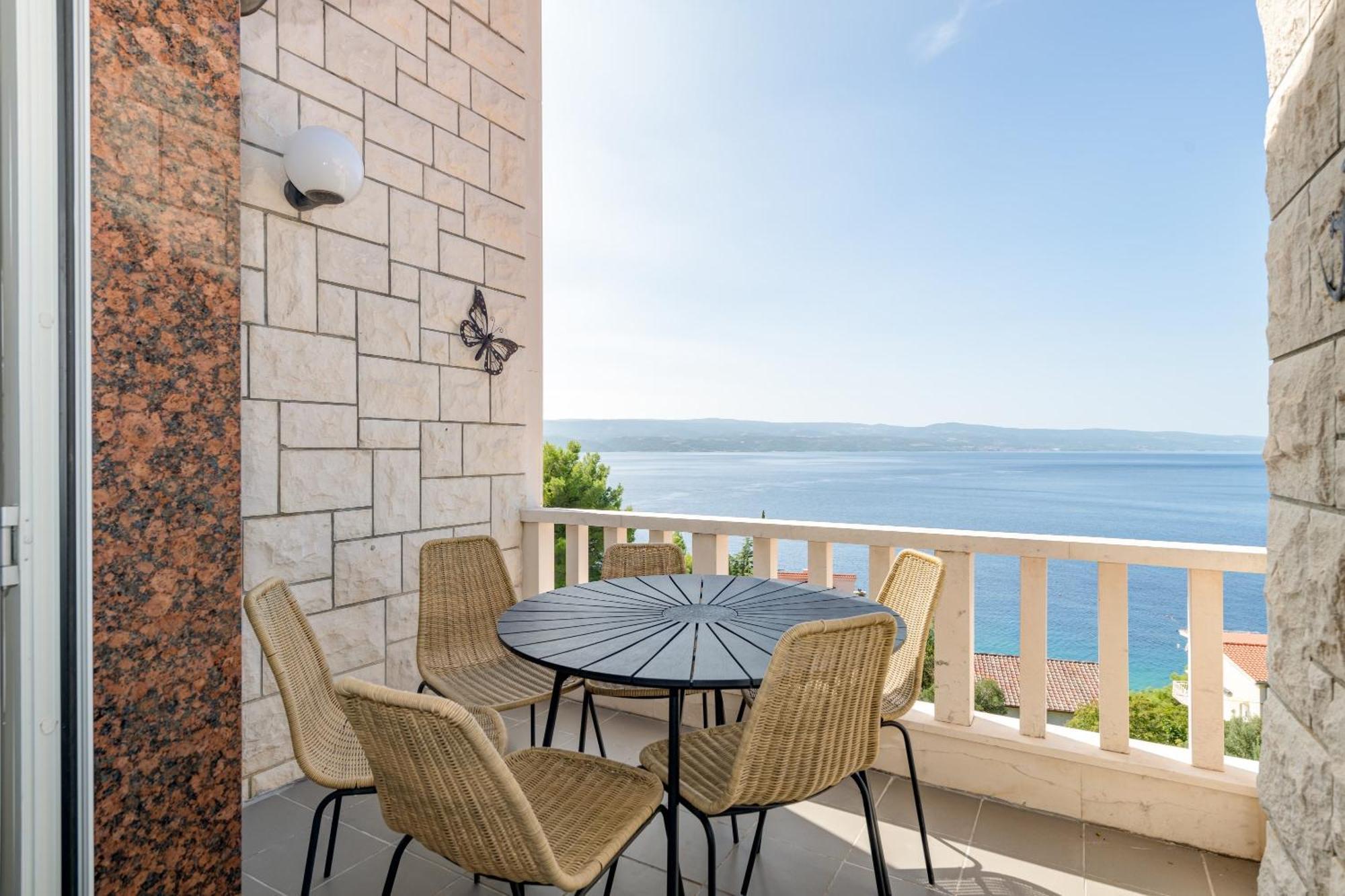 Apartments With Pool Vrdoljak Omiš Habitación foto