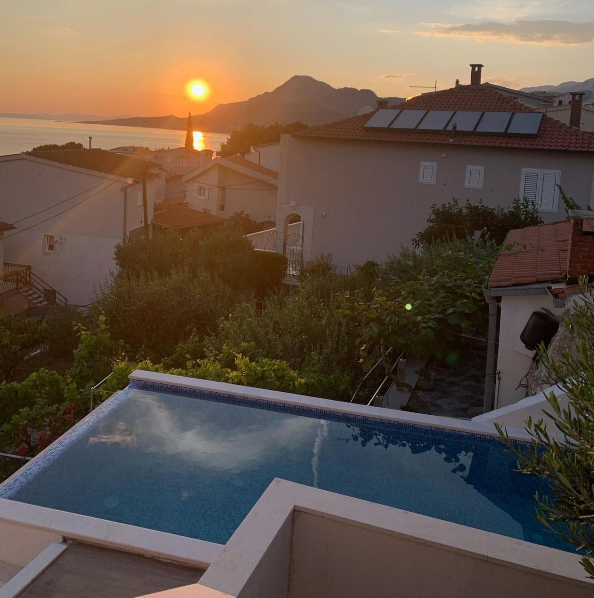 Apartments With Pool Vrdoljak Omiš Habitación foto