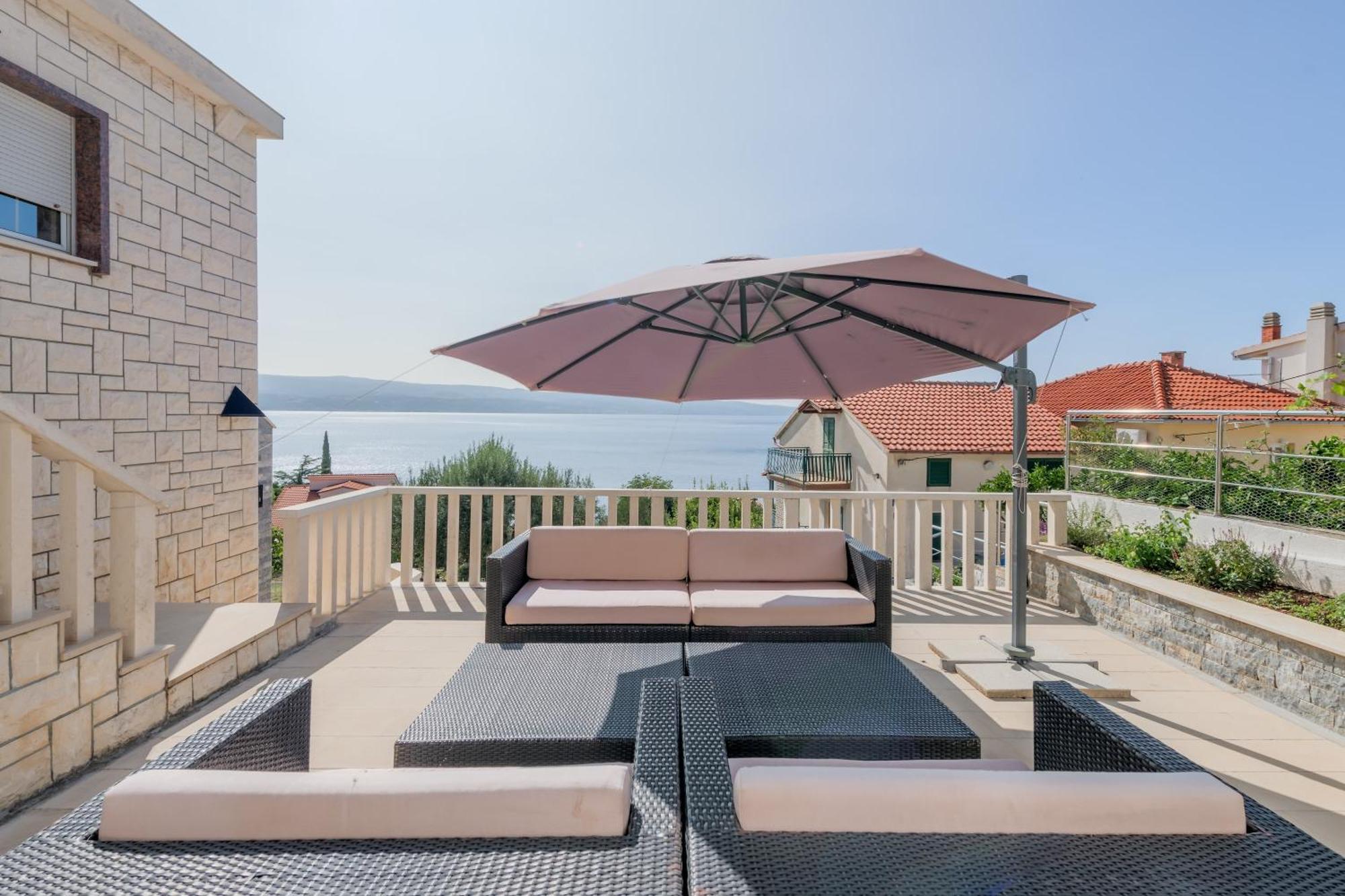 Apartments With Pool Vrdoljak Omiš Habitación foto