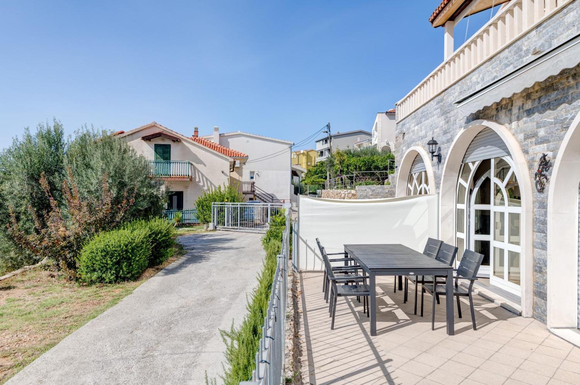 Apartments With Pool Vrdoljak Omiš Habitación foto