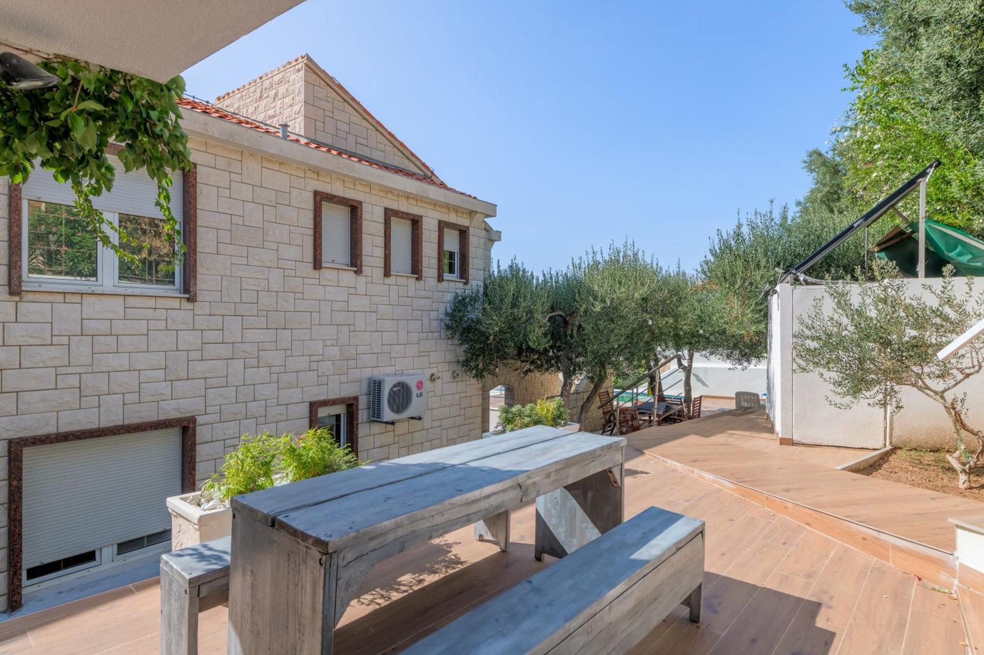 Apartments With Pool Vrdoljak Omiš Habitación foto