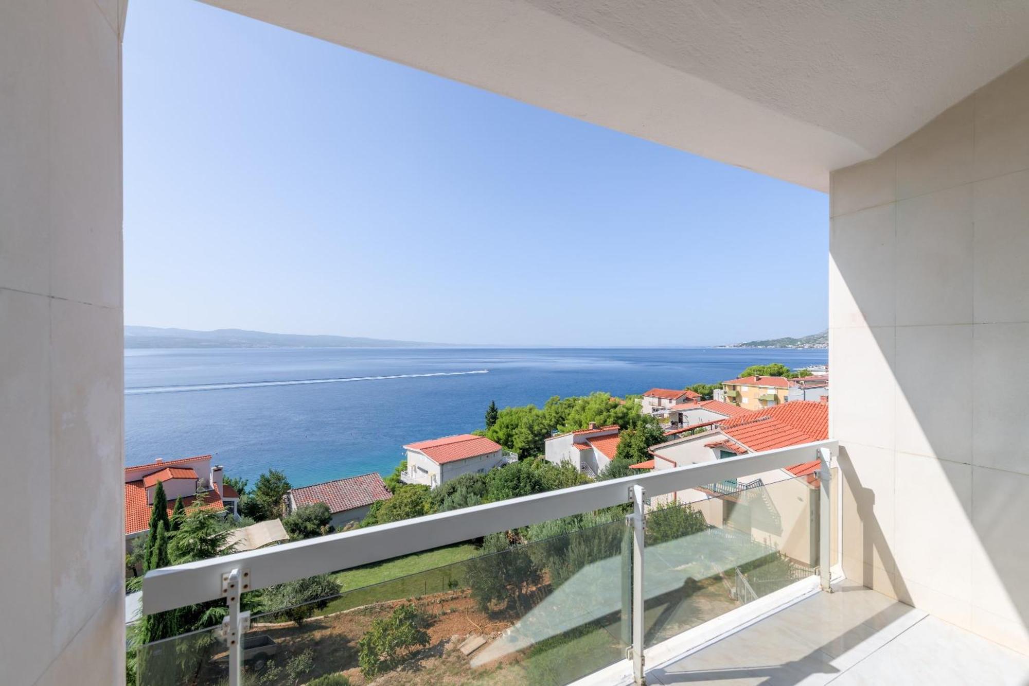 Apartments With Pool Vrdoljak Omiš Habitación foto