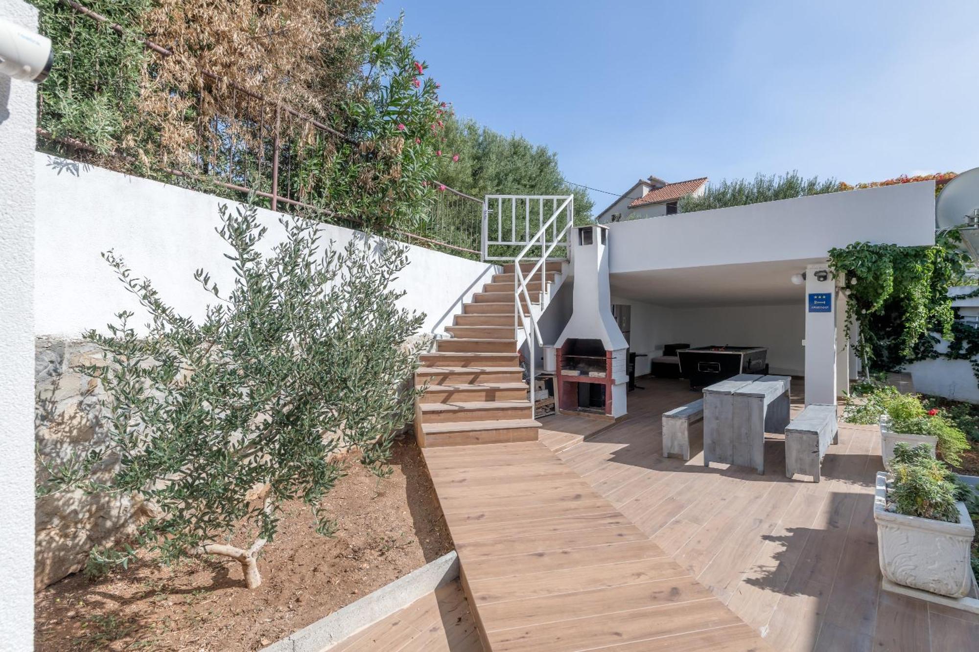 Apartments With Pool Vrdoljak Omiš Habitación foto
