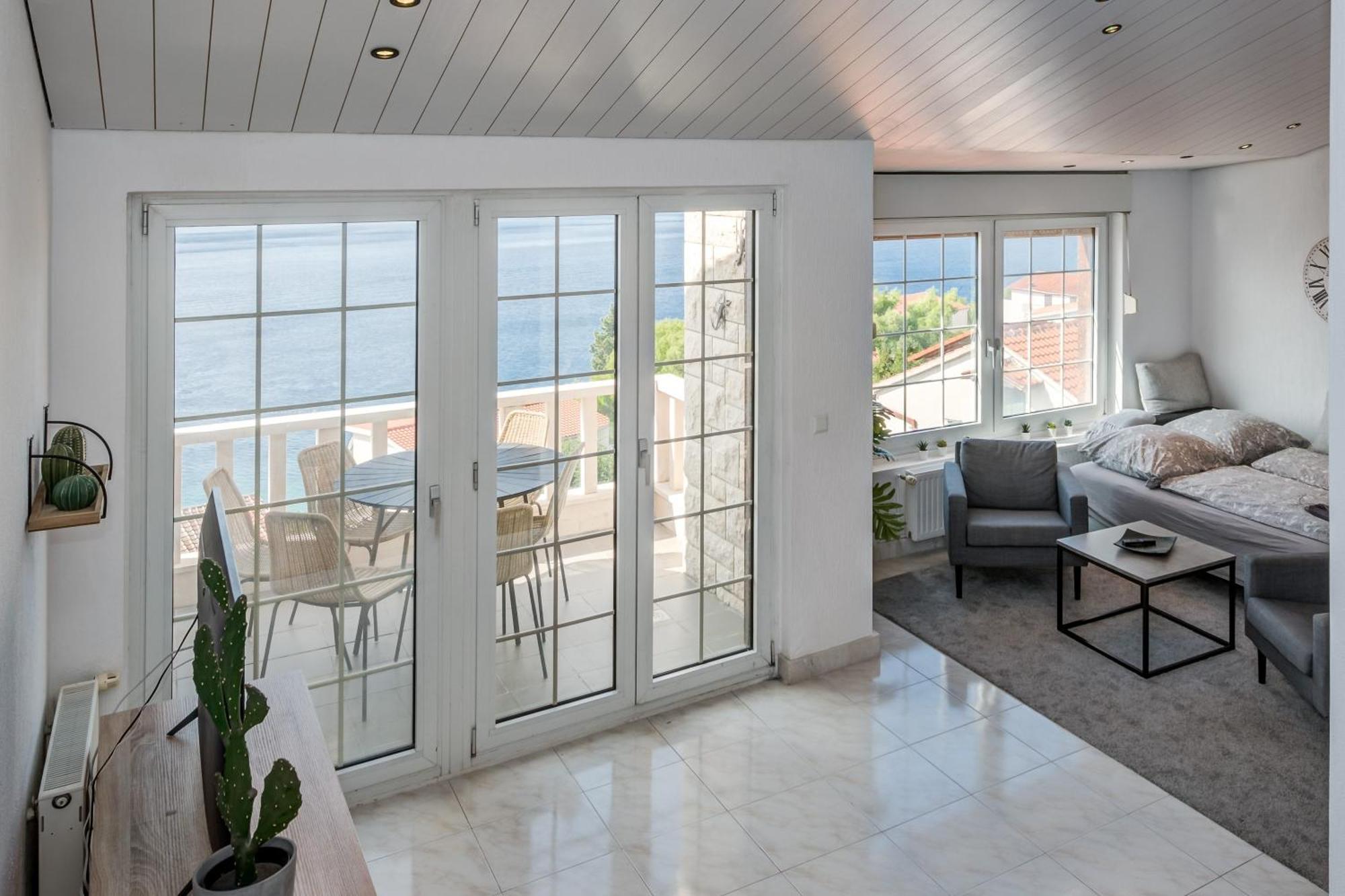 Apartments With Pool Vrdoljak Omiš Habitación foto