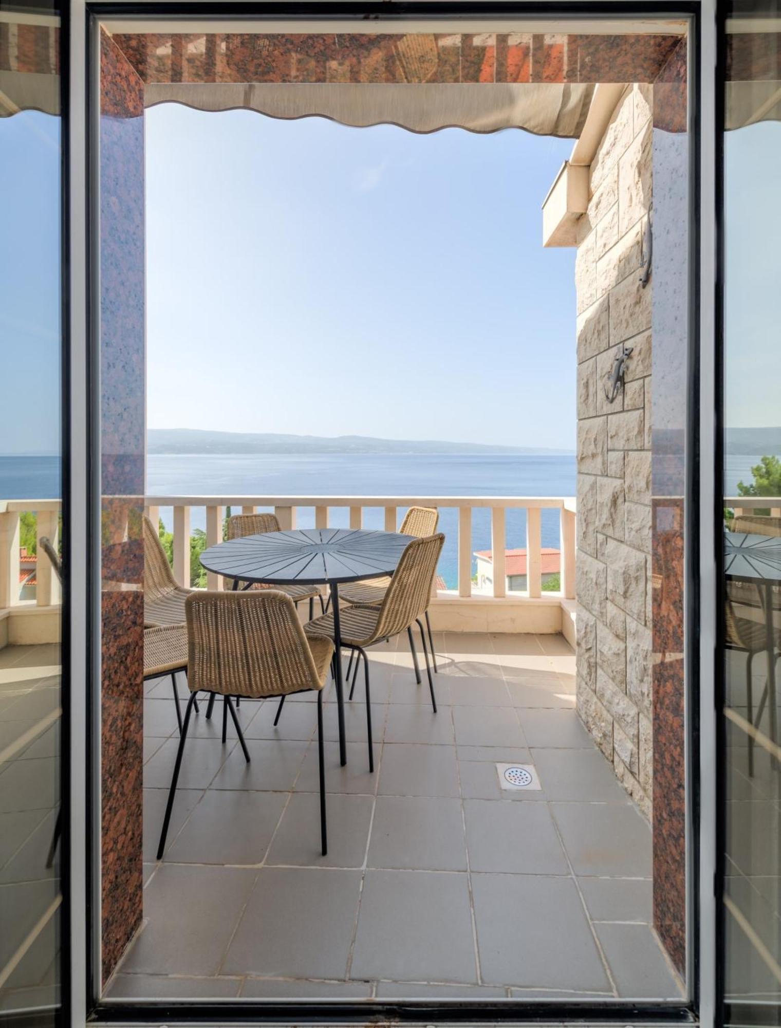 Apartments With Pool Vrdoljak Omiš Habitación foto